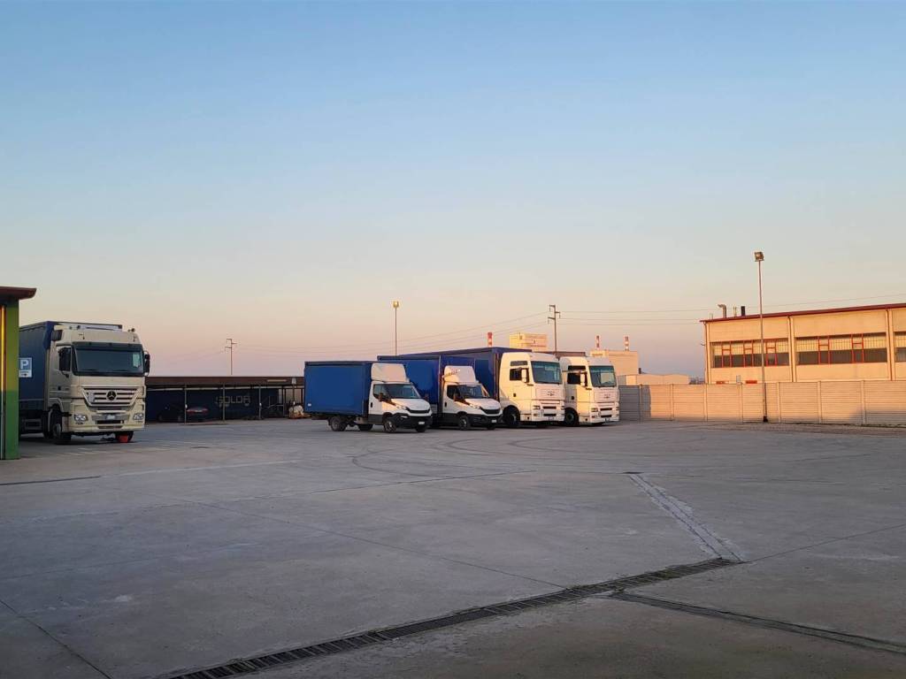 locale commerciale in vendita a Nogara