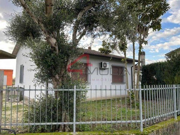 casa indipendente in vendita a Nogara in zona Montalto