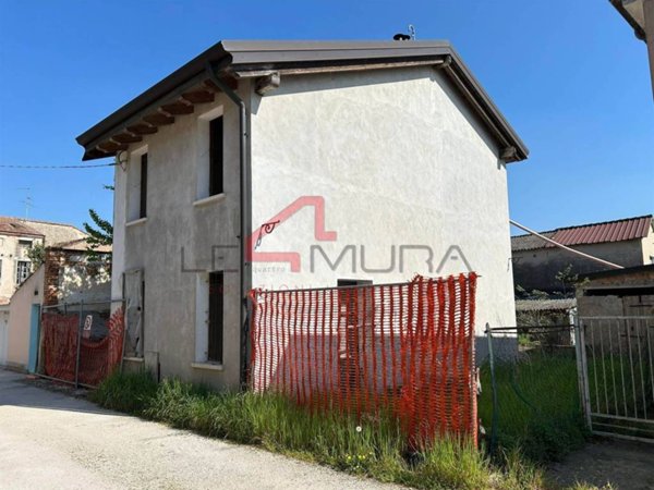 casa indipendente in vendita a Nogara in zona Caselle