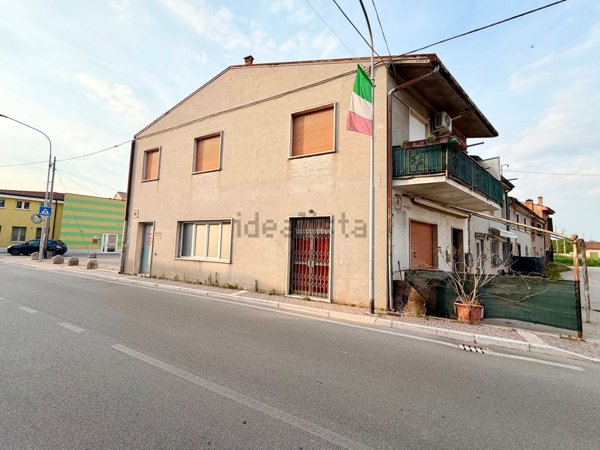 appartamento in vendita a Nogara in zona Caselle