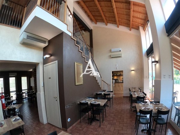 negozio in vendita a Nogara in zona Caselle