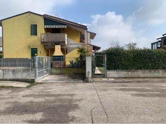 appartamento in vendita a Nogara in zona Caselle