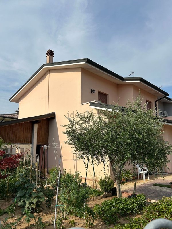 casa indipendente in vendita a Nogara in zona Caselle