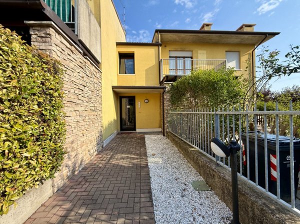 appartamento in vendita a Nogara in zona Caselle