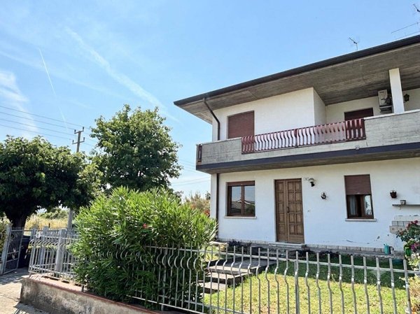 casa indipendente in vendita a Nogara in zona Caselle