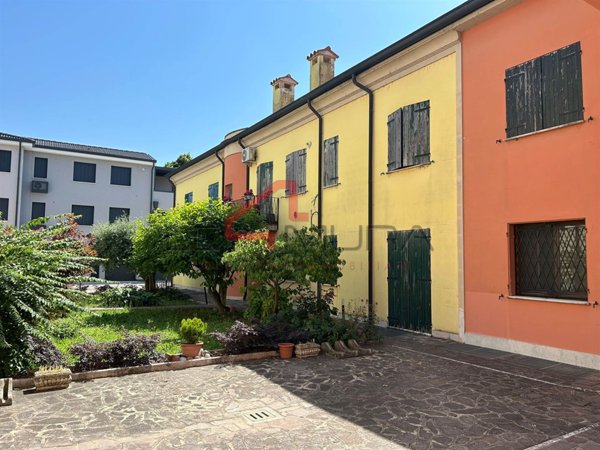 appartamento in vendita a Nogara in zona Caselle