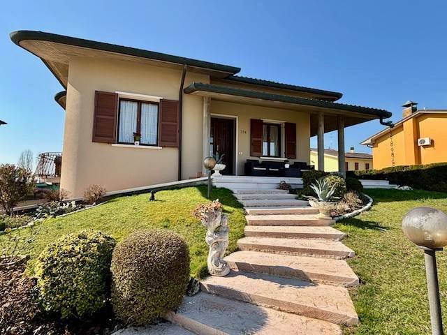 casa indipendente in vendita a Nogara in zona Caselle