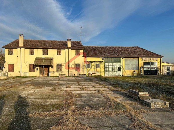 casale in vendita a Nogara in zona Caselle