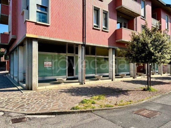 locale commerciale in vendita a Nogara in zona Caselle