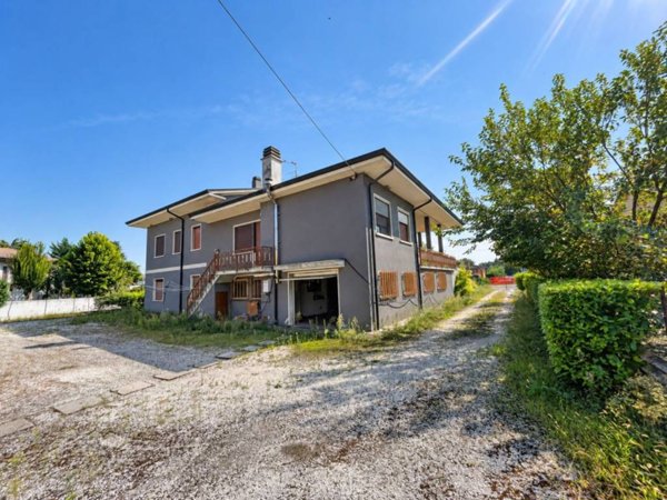 casa indipendente in vendita a Nogara in zona Caselle