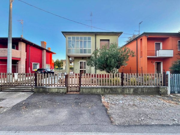casa indipendente in vendita a Nogara in zona Caselle
