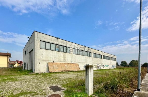 capannone in vendita a Nogarole Rocca in zona Bagnolo