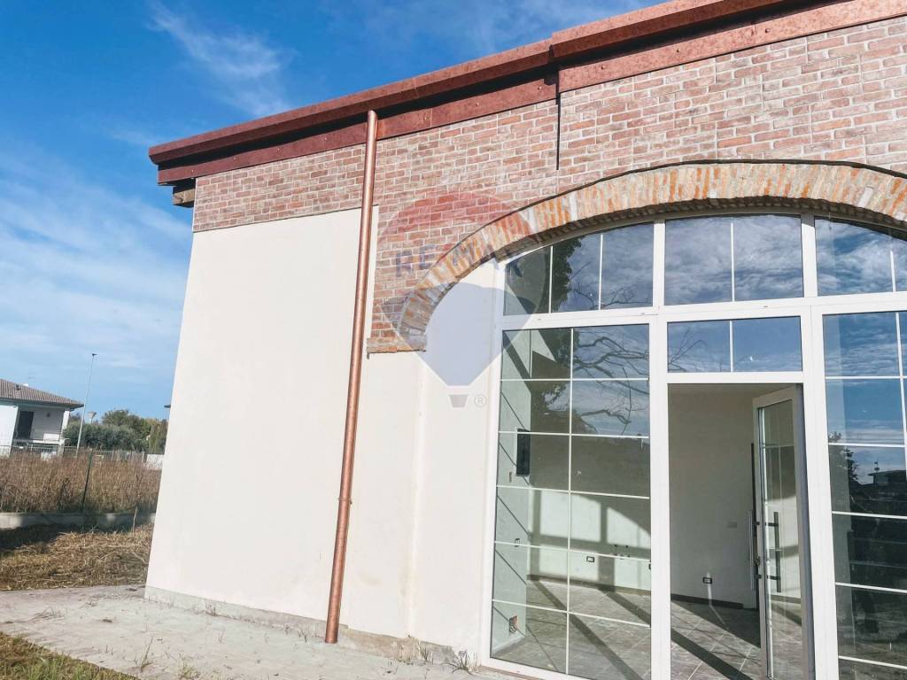 casa indipendente in vendita a Nogarole Rocca in zona Bagnolo