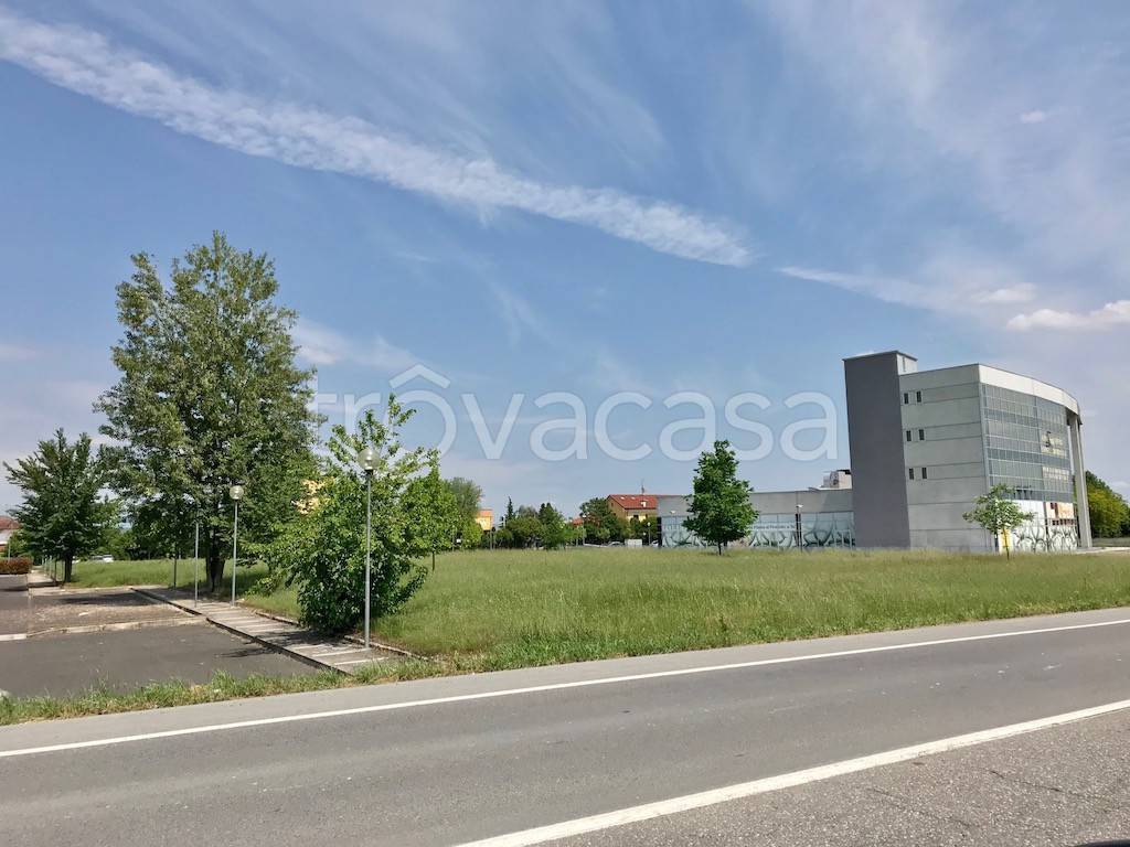 terreno edificabile in vendita a Nogarole Rocca