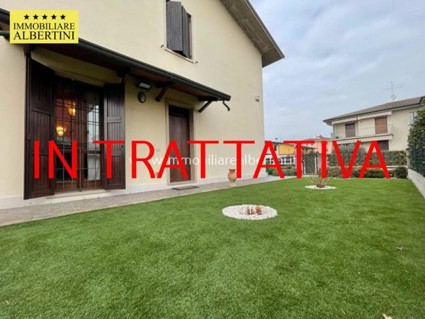 casa indipendente in vendita a Nogarole Rocca in zona Pradelle