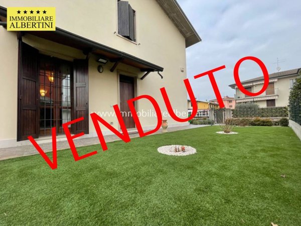casa indipendente in vendita a Nogarole Rocca in zona Pradelle