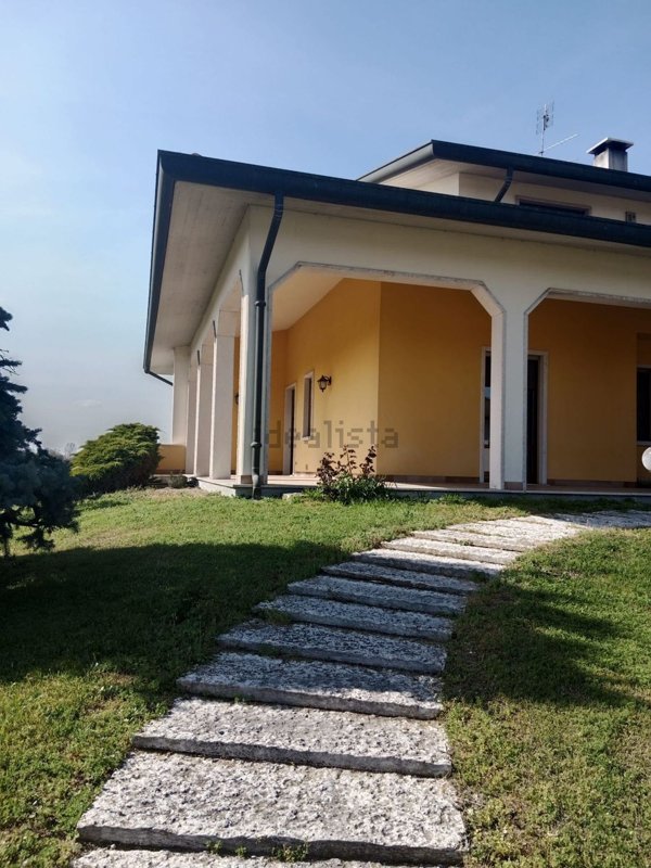casa indipendente in vendita a Nogarole Rocca in zona Pradelle