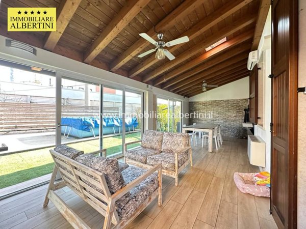 casa indipendente in vendita a Nogarole Rocca in zona Pradelle