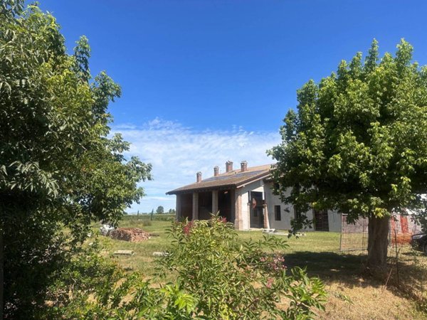 casa indipendente in vendita a Nogarole Rocca in zona Bagnolo