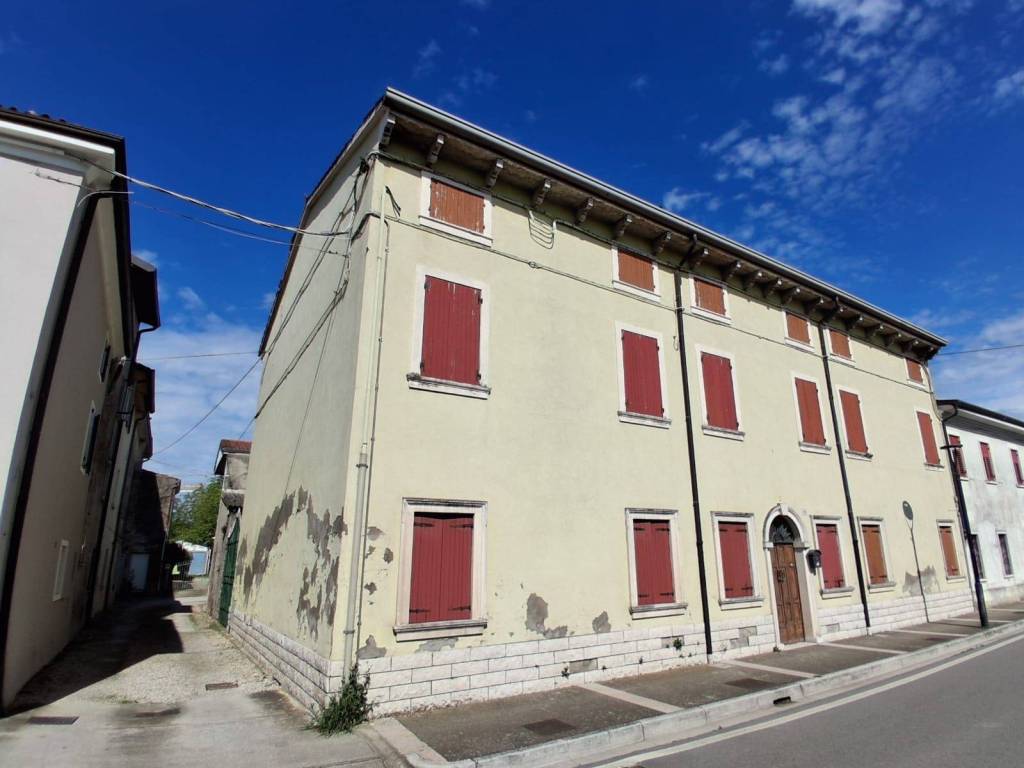 casa indipendente in vendita a Nogarole Rocca in zona Bagnolo
