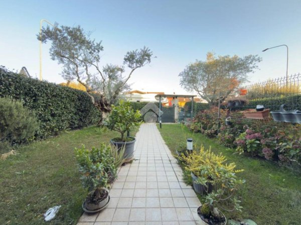 casa indipendente in vendita a Nogarole Rocca in zona Bagnolo