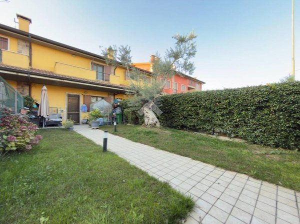 casa indipendente in vendita a Nogarole Rocca in zona Bagnolo