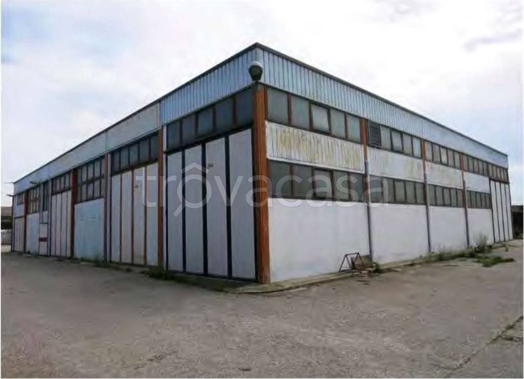 locale commerciale in vendita a Nogarole Rocca