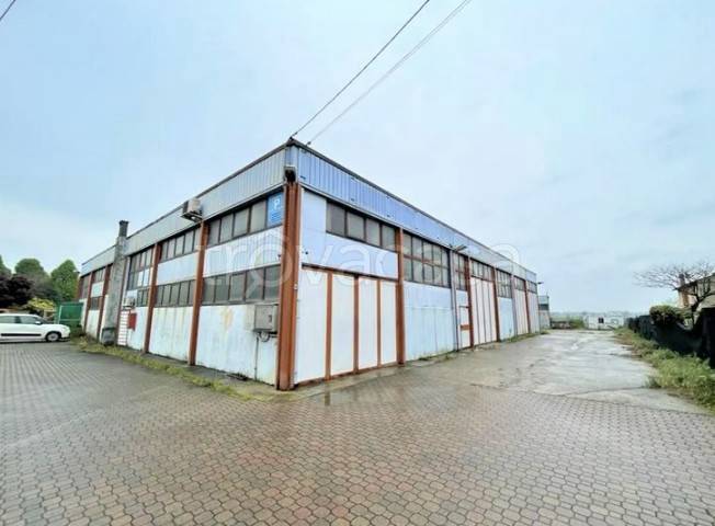 locale commerciale in vendita a Nogarole Rocca