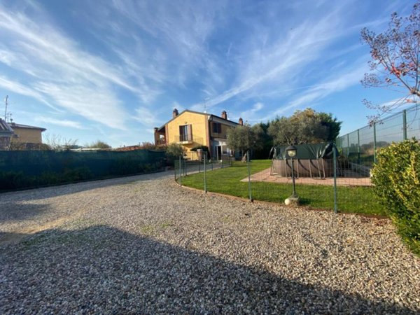 casa indipendente in vendita a Nogarole Rocca in zona Pradelle