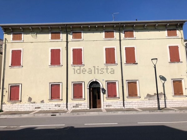 casa indipendente in vendita a Nogarole Rocca in zona Bagnolo