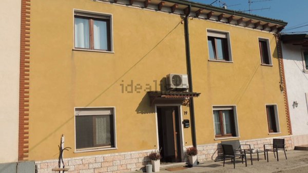 casa semindipendente in vendita a Nogarole Rocca in zona Pradelle