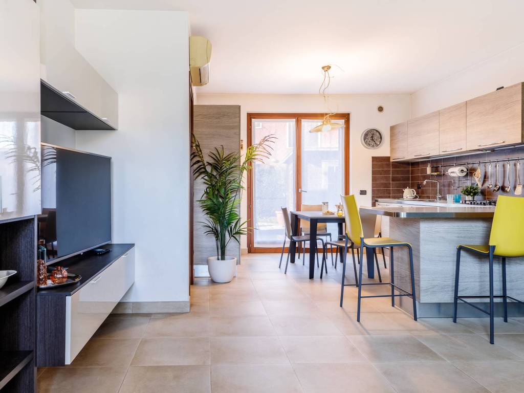 casa indipendente in vendita a Nogarole Rocca in zona Bagnolo