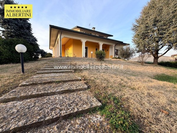 casa indipendente in vendita a Nogarole Rocca in zona Pradelle