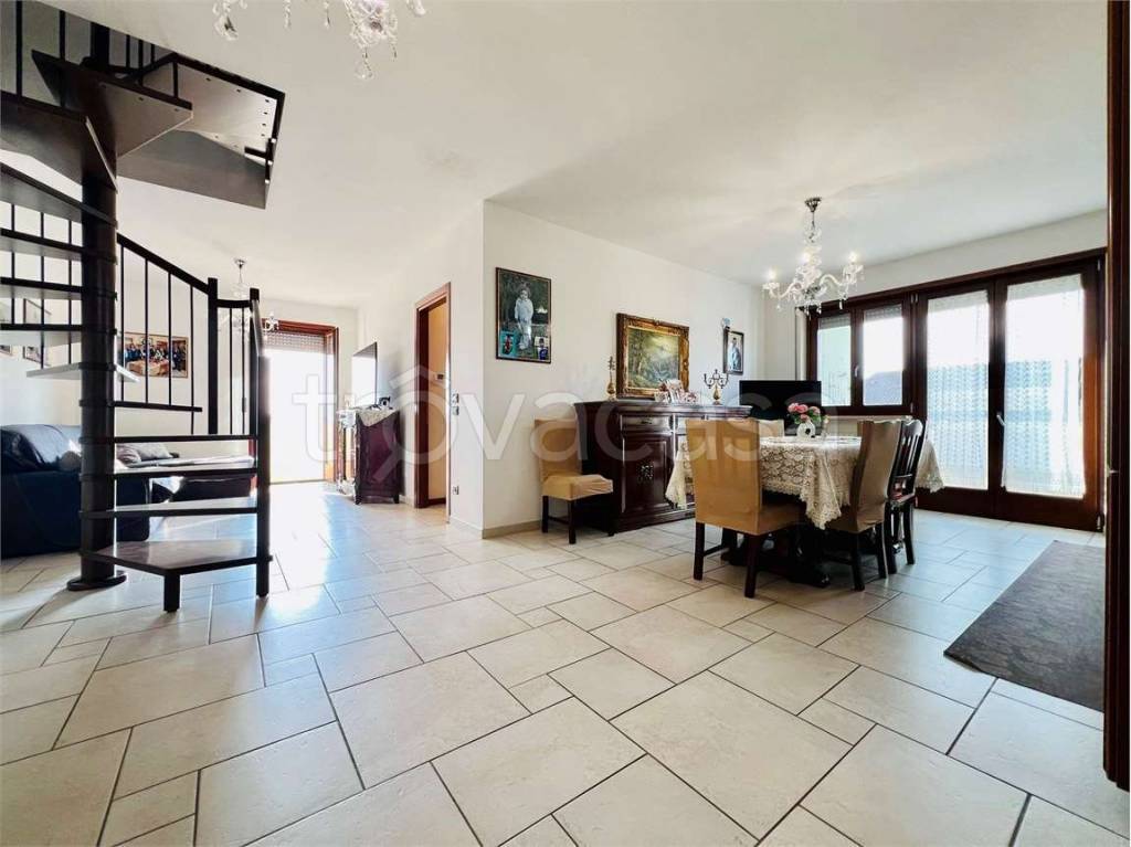 appartamento in vendita a Nogarole Rocca in zona Pradelle