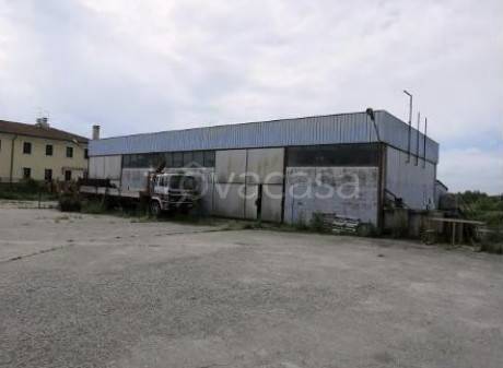 locale commerciale in vendita a Nogarole Rocca