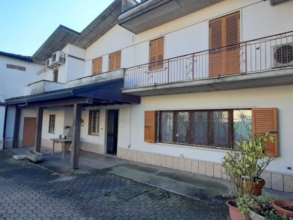 casa indipendente in vendita a Nogarole Rocca in zona Bagnolo