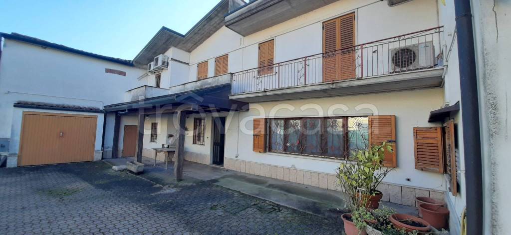 casa indipendente in vendita a Nogarole Rocca in zona Bagnolo