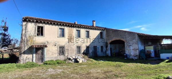 casale in vendita a Nogarole Rocca