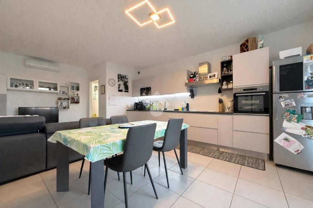 appartamento in vendita a Nogarole Rocca in zona Pradelle