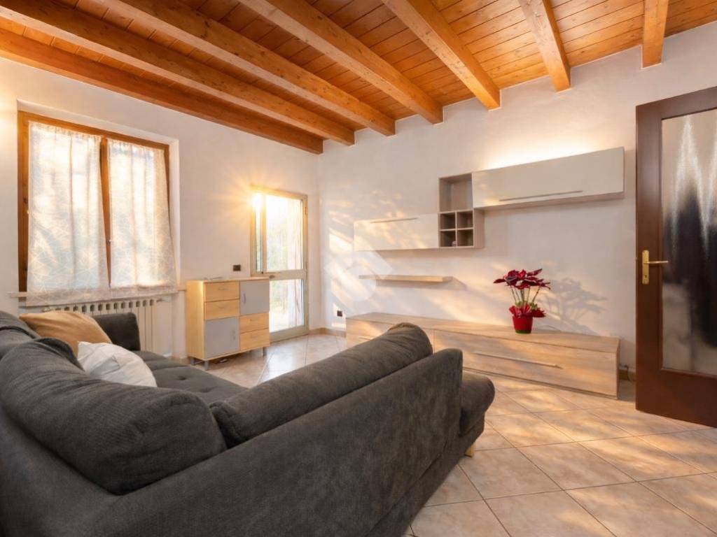 appartamento in vendita a Nogarole Rocca in zona Pradelle