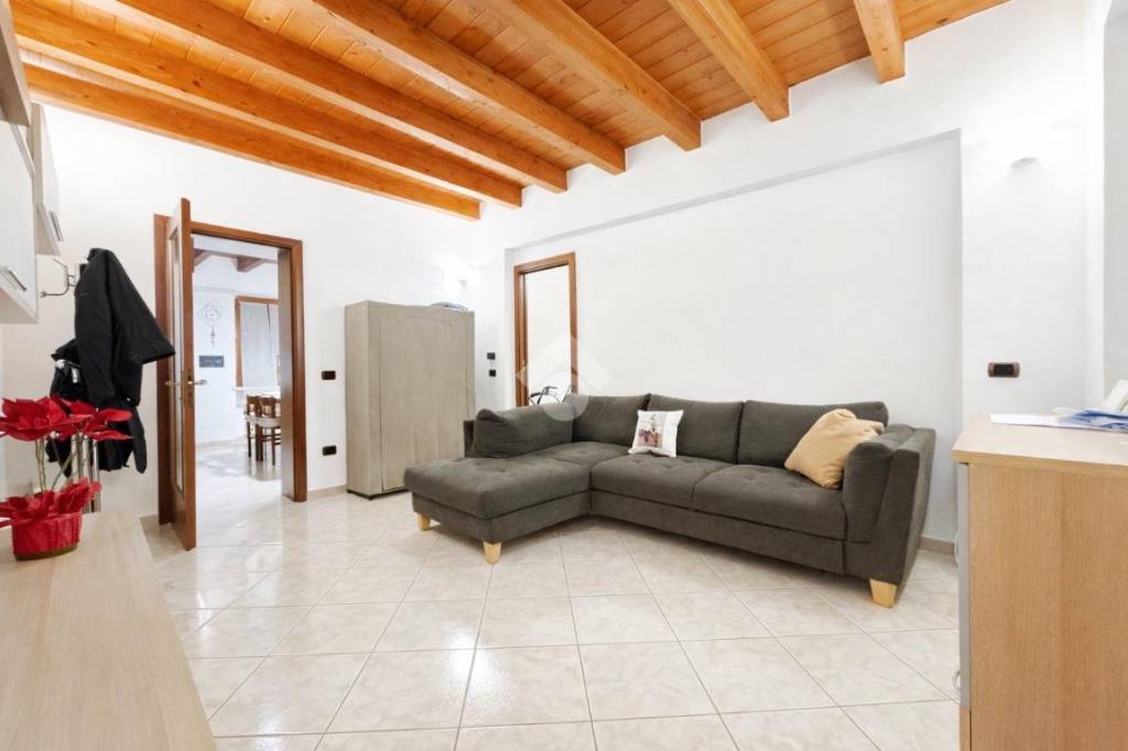 appartamento in vendita a Nogarole Rocca in zona Pradelle