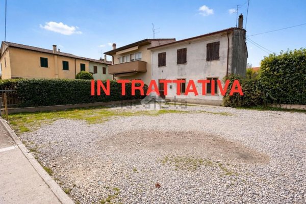 quadrivano in vendita a Nogarole Rocca in zona Pradelle