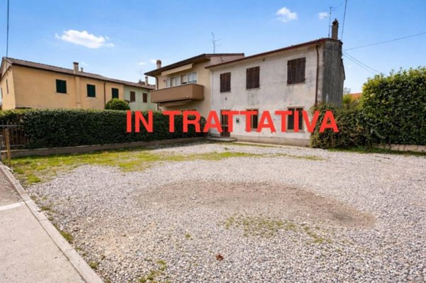 casa indipendente in vendita a Nogarole Rocca in zona Pradelle