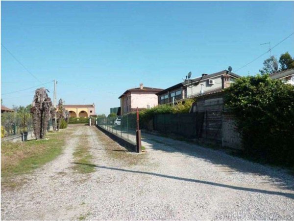 casa indipendente in vendita a Nogarole Rocca in zona Pradelle