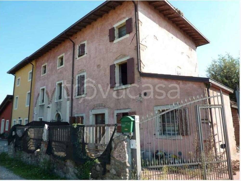 casa indipendente in vendita a Nogarole Rocca in zona Pradelle