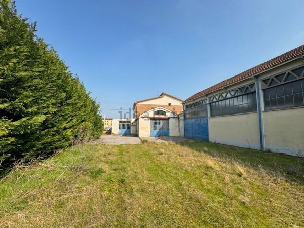 locale commerciale in vendita a Nogarole Rocca in zona Pradelle