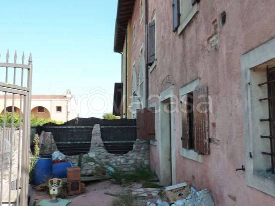 appartamento in vendita a Nogarole Rocca in zona Pradelle