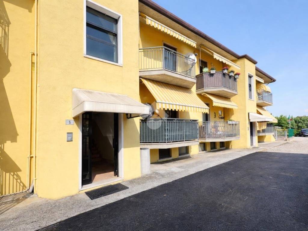 appartamento in vendita a Nogarole Rocca in zona Pradelle