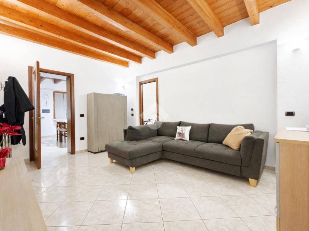appartamento in vendita a Nogarole Rocca in zona Pradelle