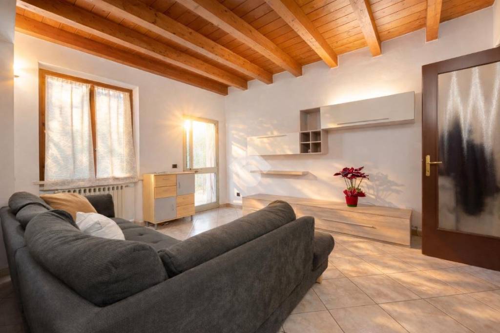 appartamento in vendita a Nogarole Rocca in zona Pradelle